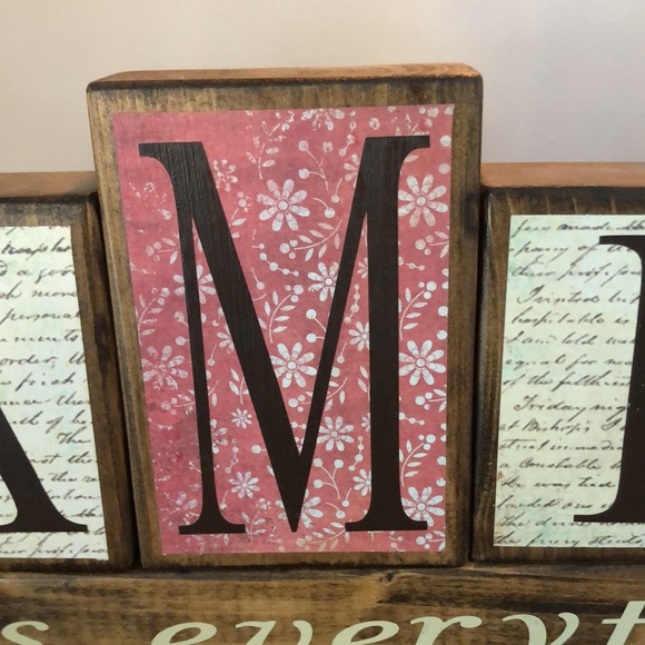 Wooden Block Decor “Family is everything” - Picture 4 of 11